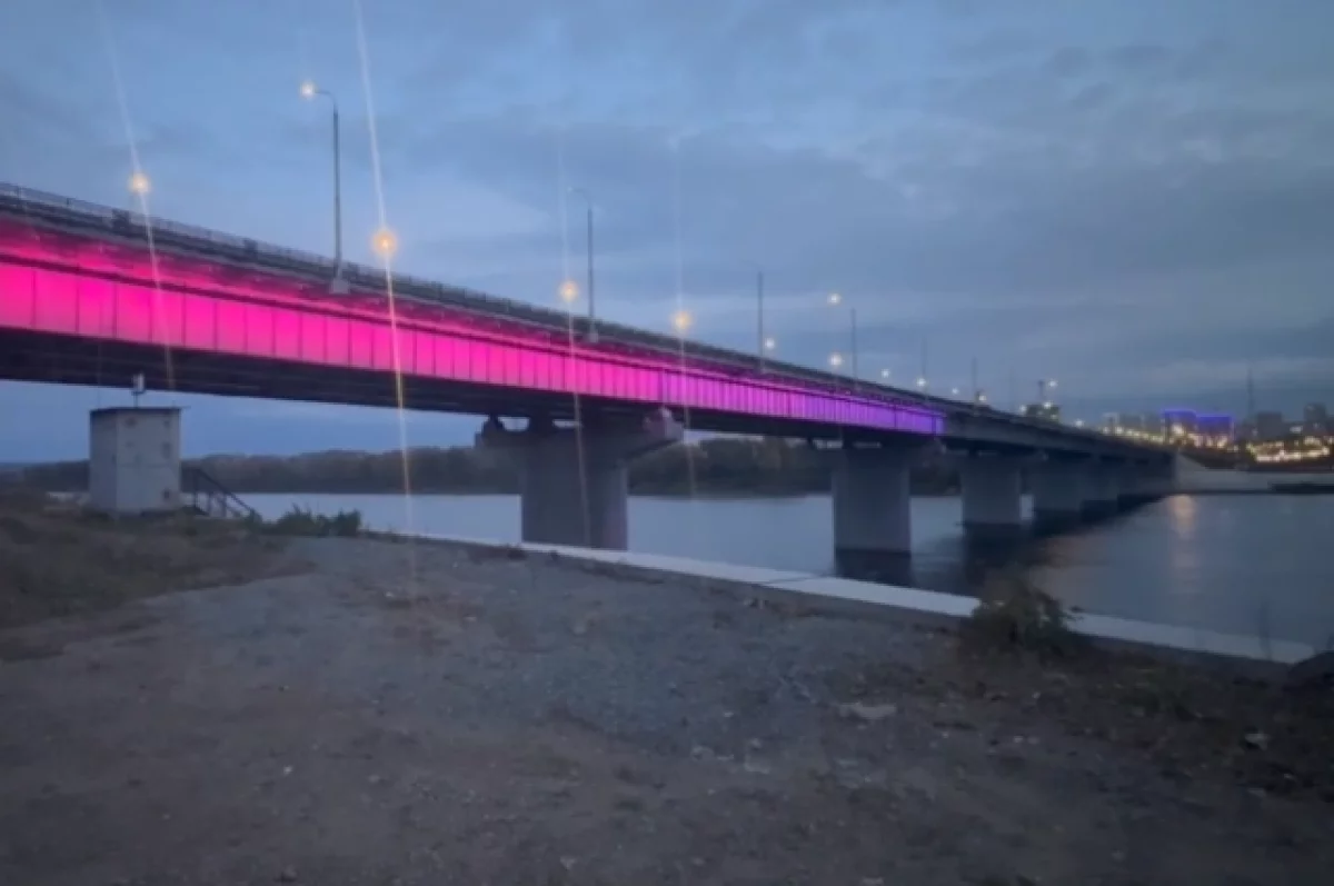 На Кузбасском мосту в Кемерове монтируют архитектурную подсветку