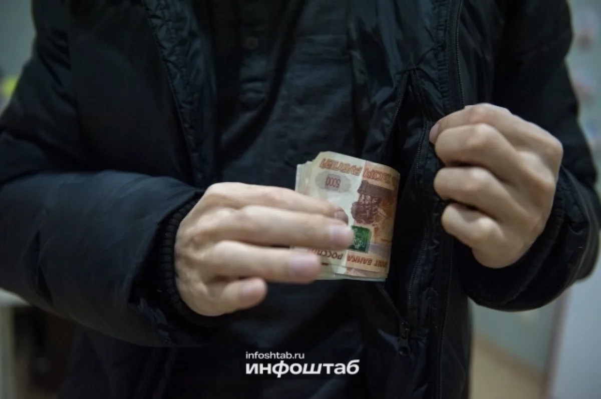 Астраханец попытался подкупить таможенника в кафе ради ввоза мототехники