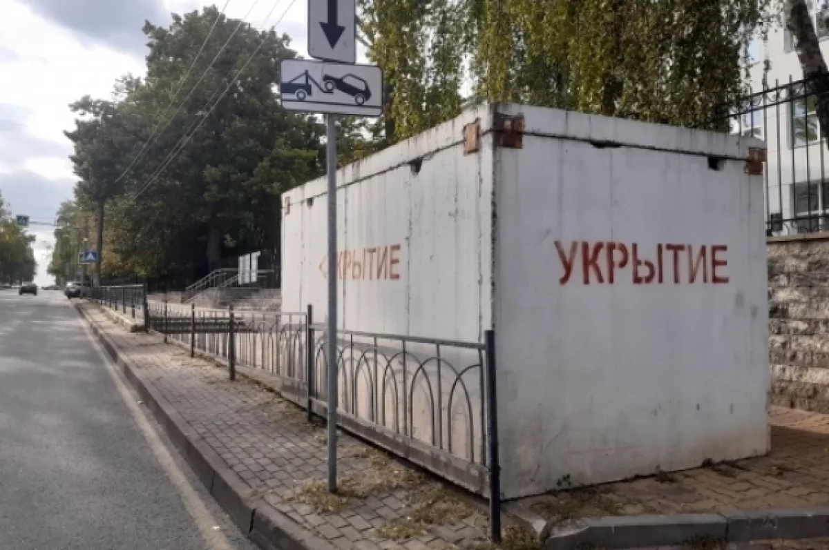 На домах Новосибирска появились новые указатели укрытий и бомбоубежищ