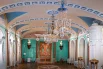 Внутреннее убранство Итальянского павильона площадью 689 кв. м. Самый роскошный и богато декорированный павильон дворца встретил гостей позолоченной резьбой, лепниной, зеркалами и каминами. Здесь разместили более 320 экспонатов, помнящих визиты императоров Павла I, Александра I, Александра II и польского короля Станислава Августа Понятовского.