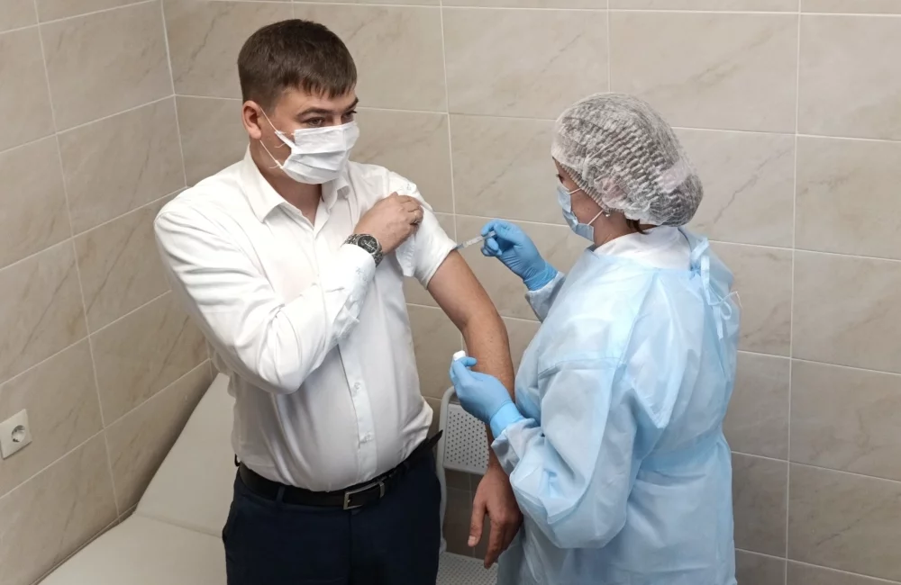 Вакцинация против гриппа в Туле: от пенсионеров до министра