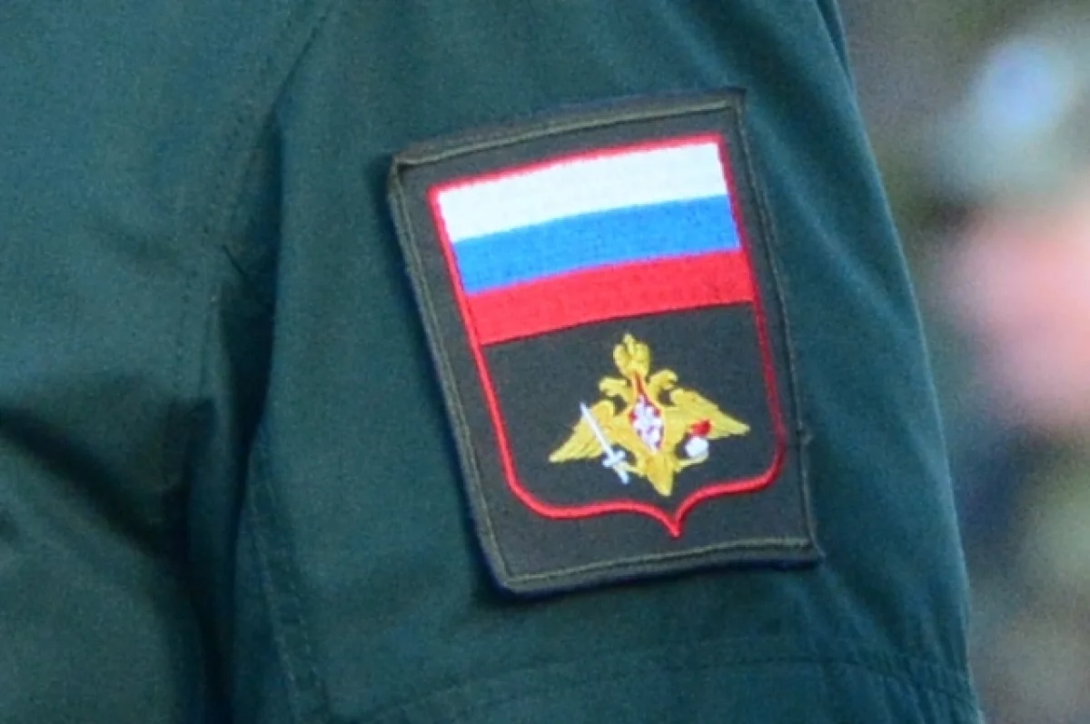 Актер Устинов играет в спектакле в память о павшем товарище на СВО