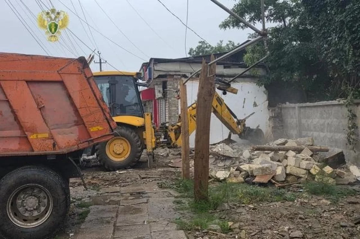 Прокуратура Дагестана добилась сноса торговой точки, построенной у больницы