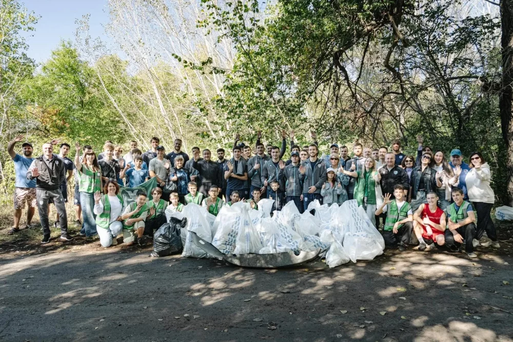 Футболисты волгоградского «Ротора» навели порядок в «Обители птиц»
