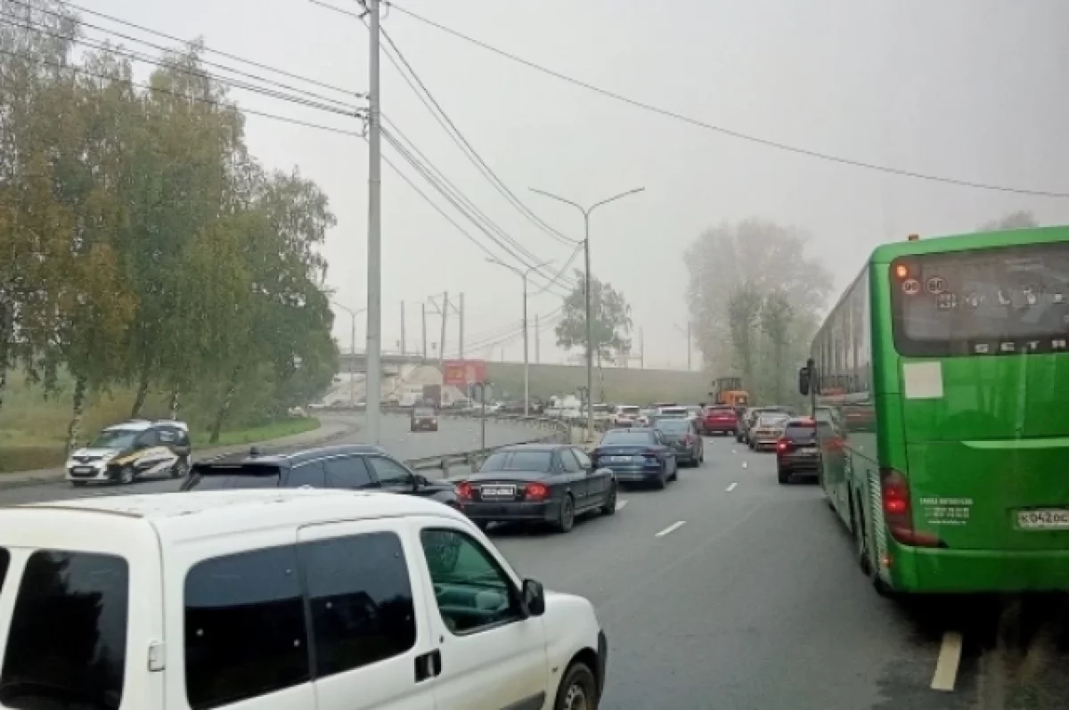 Ярославцы пожаловались на пробки из-за нового режима светофора на Фрунзе