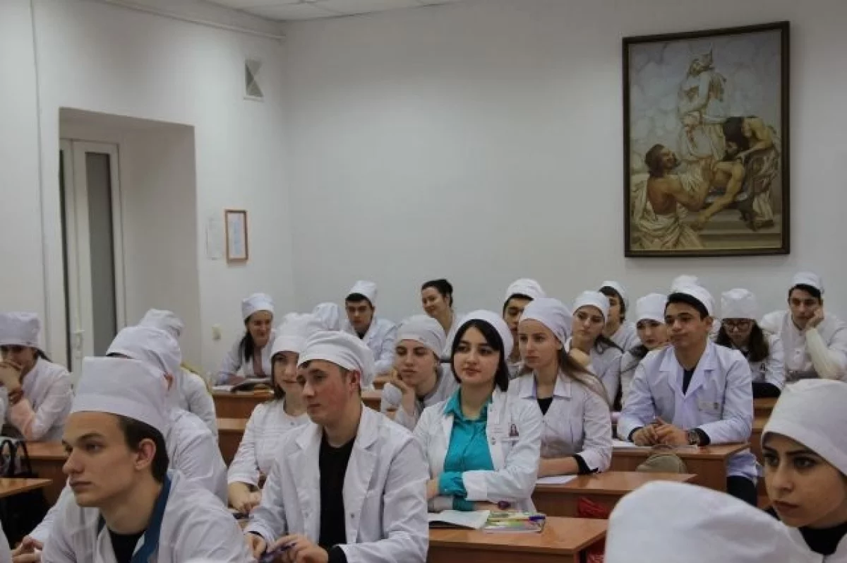 В Ярославском медколледже посвятили в студенты 490 первокурсников