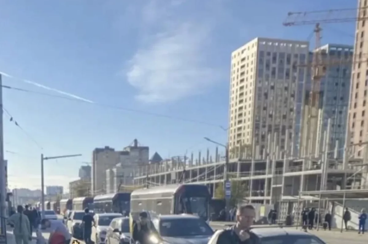 В Перми 15 трамваев застряли в пробке из-за плохого самочувствия пассажира