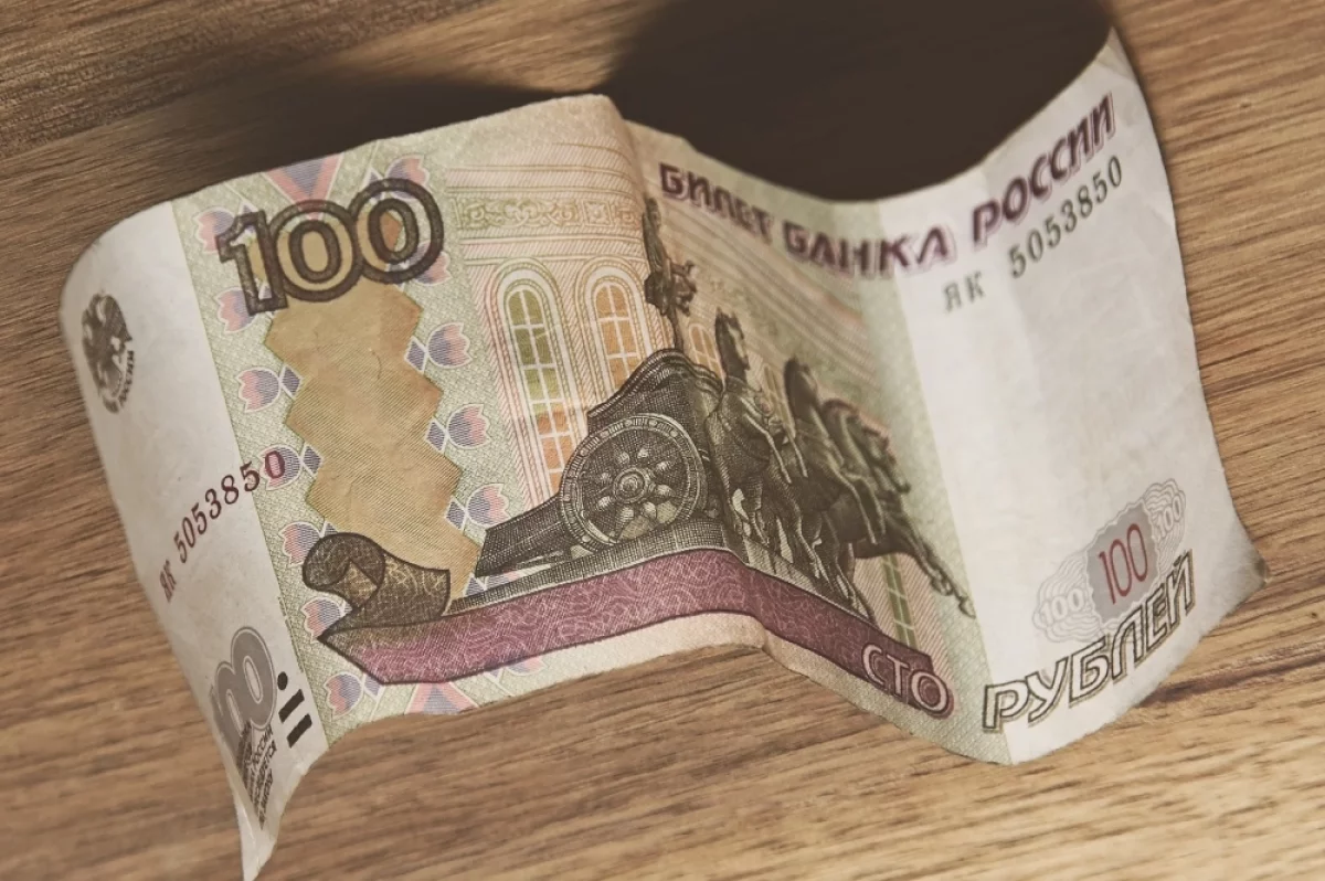 Волгоградцам запретили вывозить крупные суммы наличных рублей