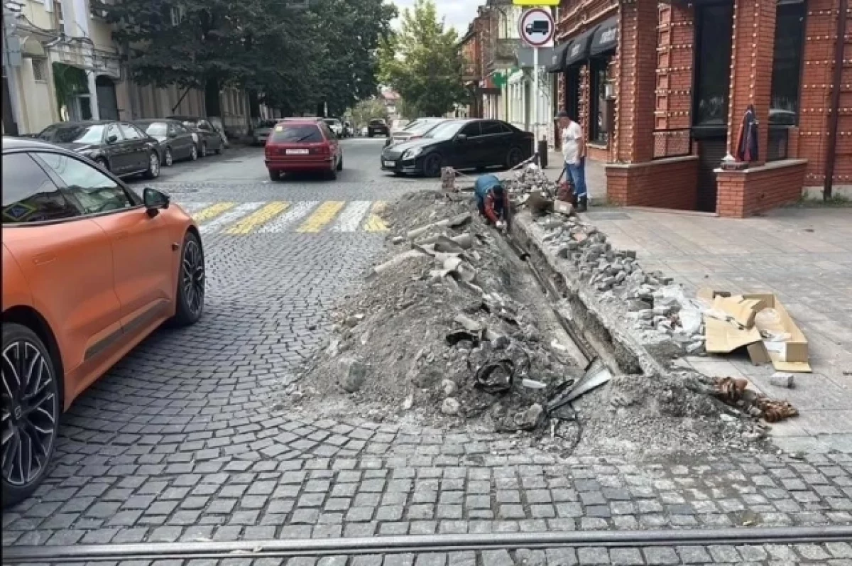 Во Владикавказе коммунальщики разрыли дорогу и «забыли» ее починить