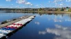 Городской Сысертский пруд словно зеркало для неба.