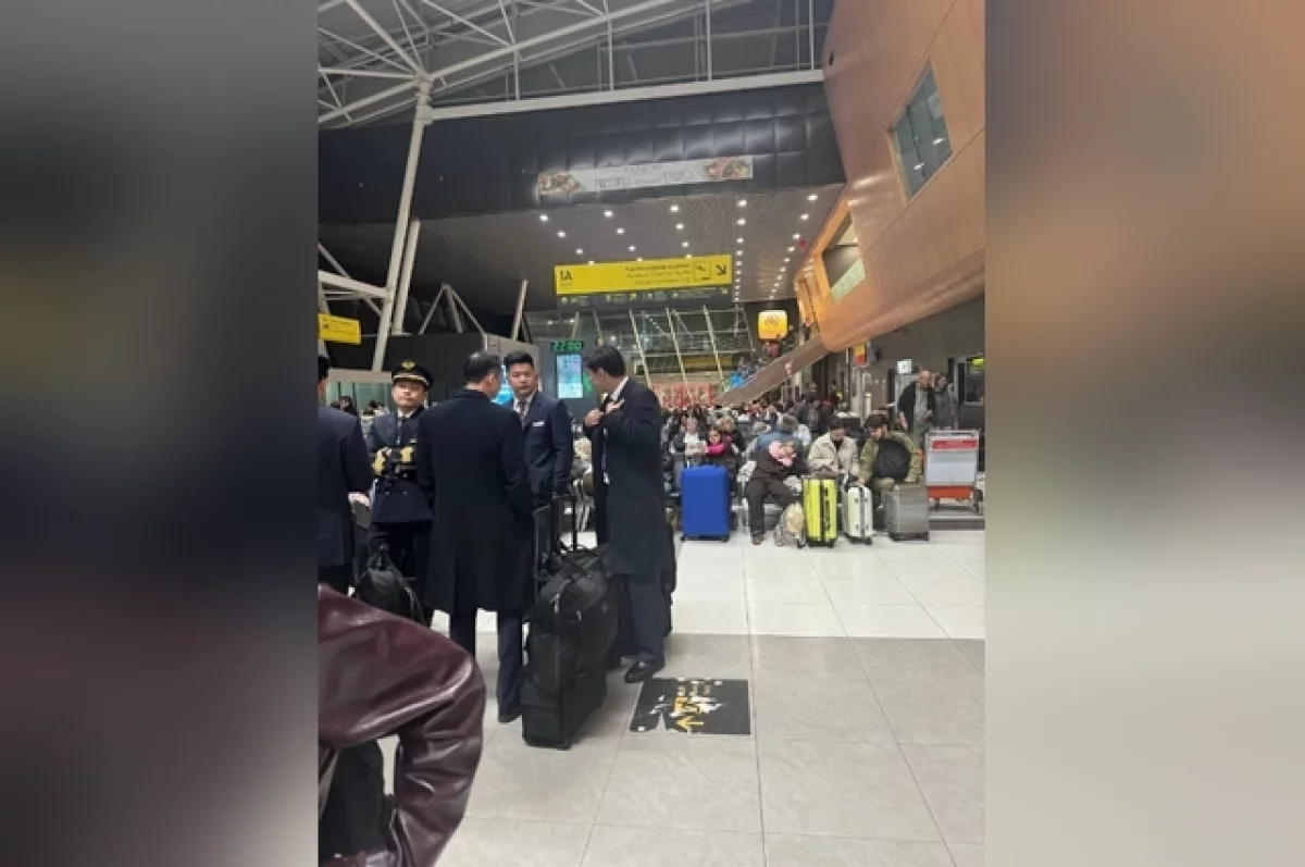 В аэропорту Казани скопились очереди у паспортного контроля