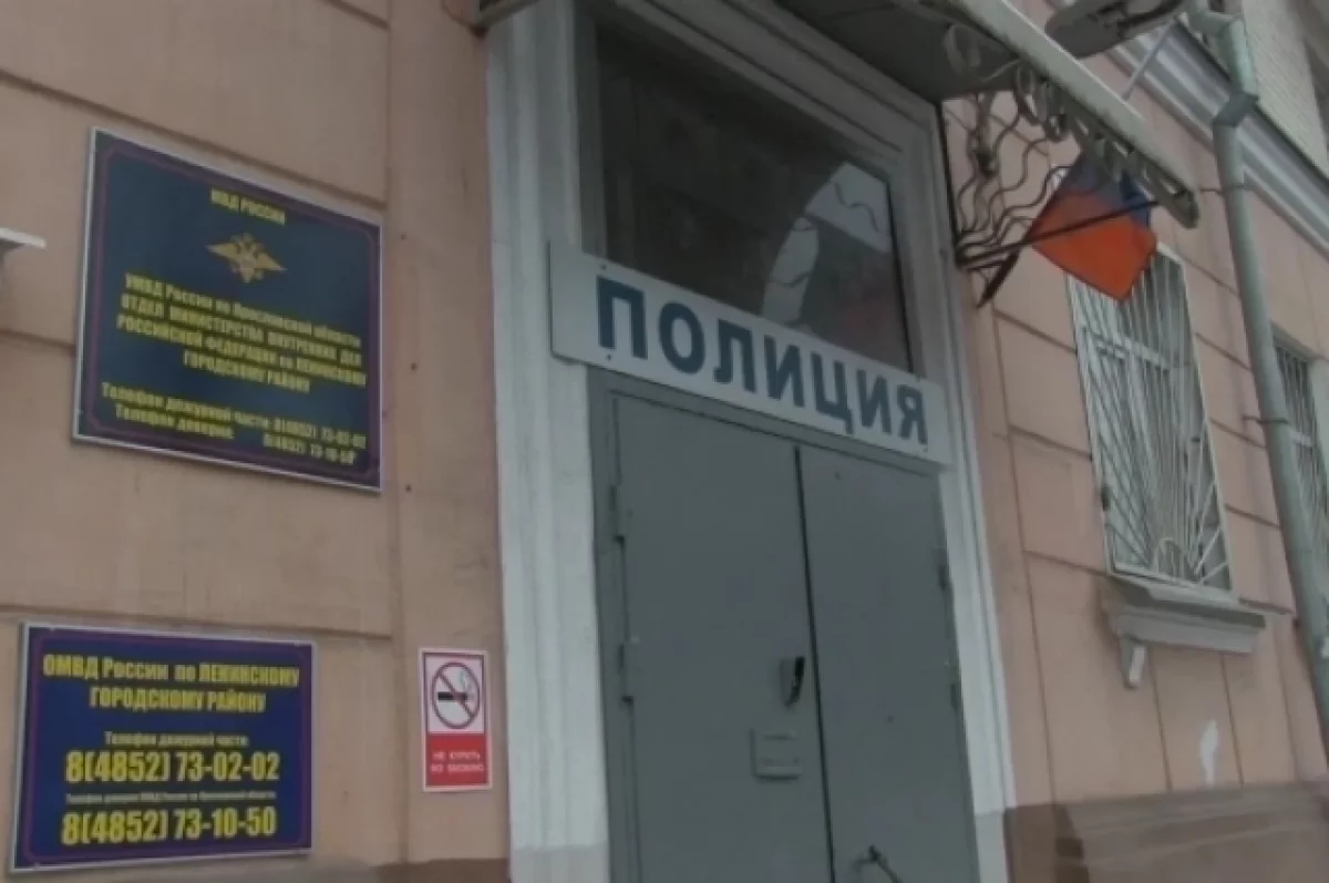 Полиция нашла вандала, разбившего остановку «Автовокзал» в Ярославле