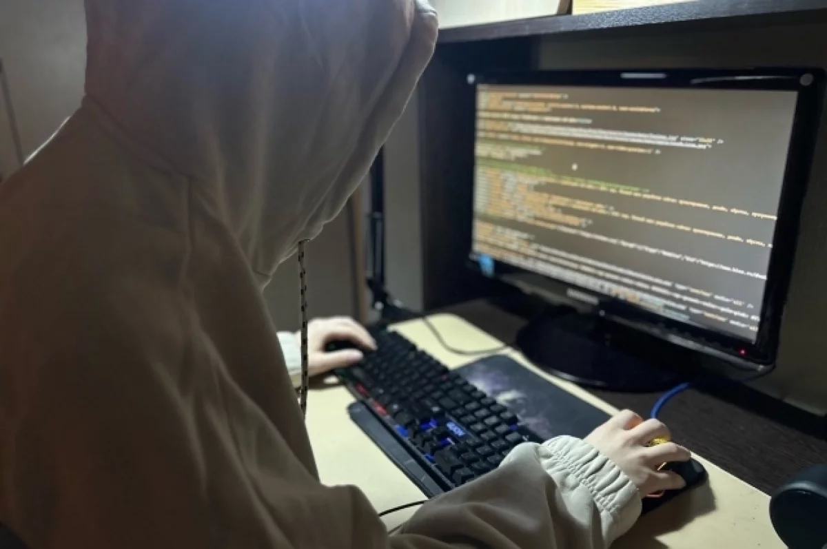 Россиян предупредили о новой схеме мошенников для контроля над смартфоном
