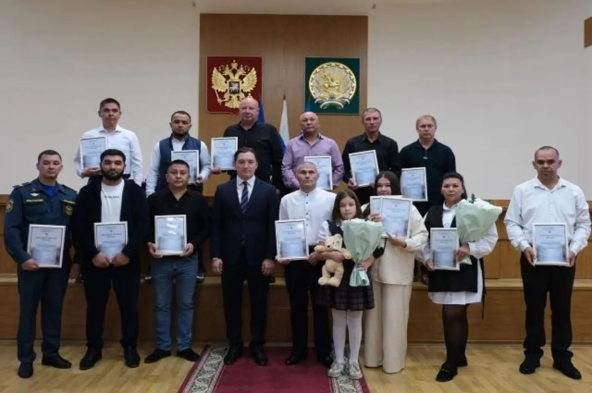 В Стерлитамаке наградили жителей, которые спасали людей из горящего ТСК