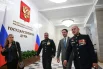 Депутат Государственной Думы РФ, участник специальной военной операции, подполковник, Герой России Энвер Набиев (в центре) и депутат Государственной Думы РФ, участник специальной военной операции, гвардии подполковник медицинской службы Юрий Бровко (справа) перед началом первого пленарного заседания Государственной Думы РФ девятого созыва.