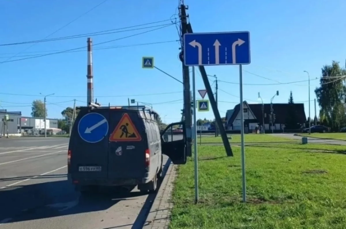 Коммунальщики Пскова убирают город в осеннем режиме