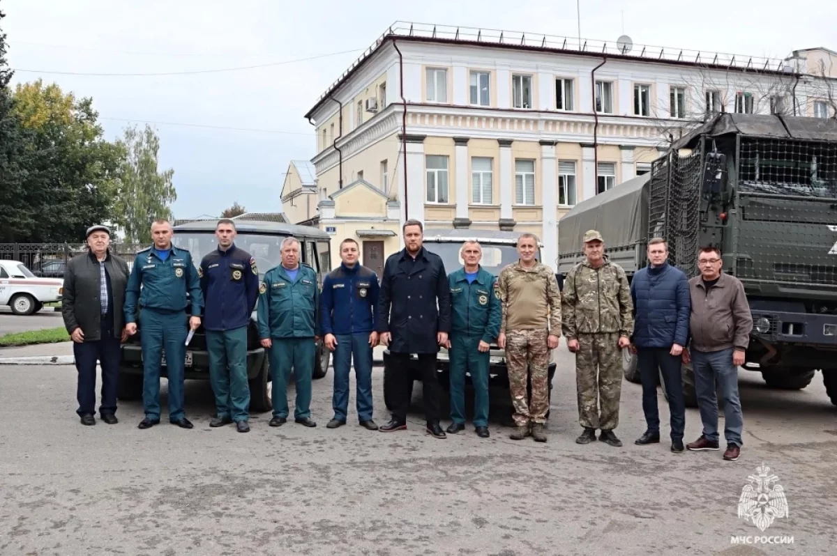 Ржевские спасатели передали бойцам СВО два автомобиля