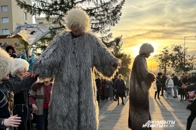 Пермяки встретились с любимыми актёрами в лучах заката. 