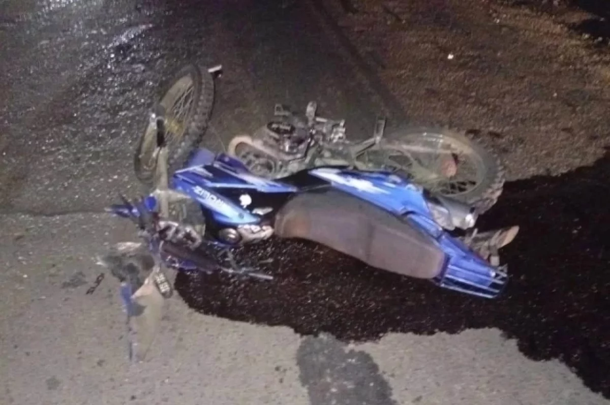 Двое подростков пострадали, врезавшись на мотоцикле в авто в Забайкалье
