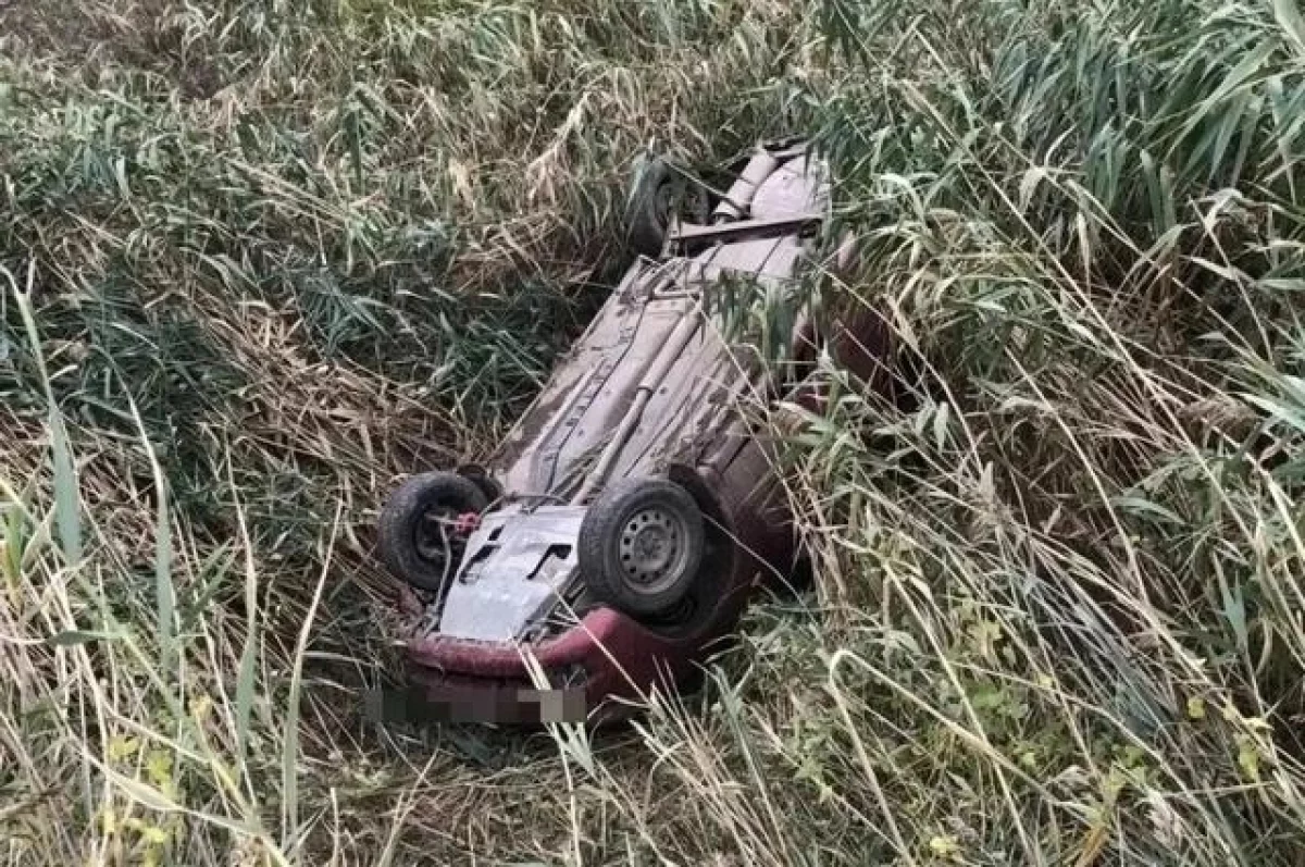 На Ставрополье 19-летняя водитель перевернулась на машине, пострадали трое