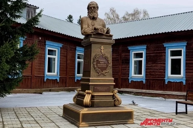 В Большой Мурте открыли бюст святителю Луке рядом с больницей, где он врачевал в ссылке
