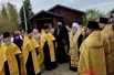 В поселке собрались прихожане, почитатели Луки и священнослужители. 