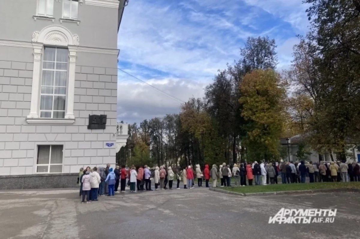 Очередь в Пермскую оперу за билетами по 500 руб. начали занимать в 5 утра