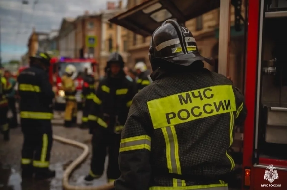 Пожар произошел в чердачном помещении на Невском проспекте в Петербурге
