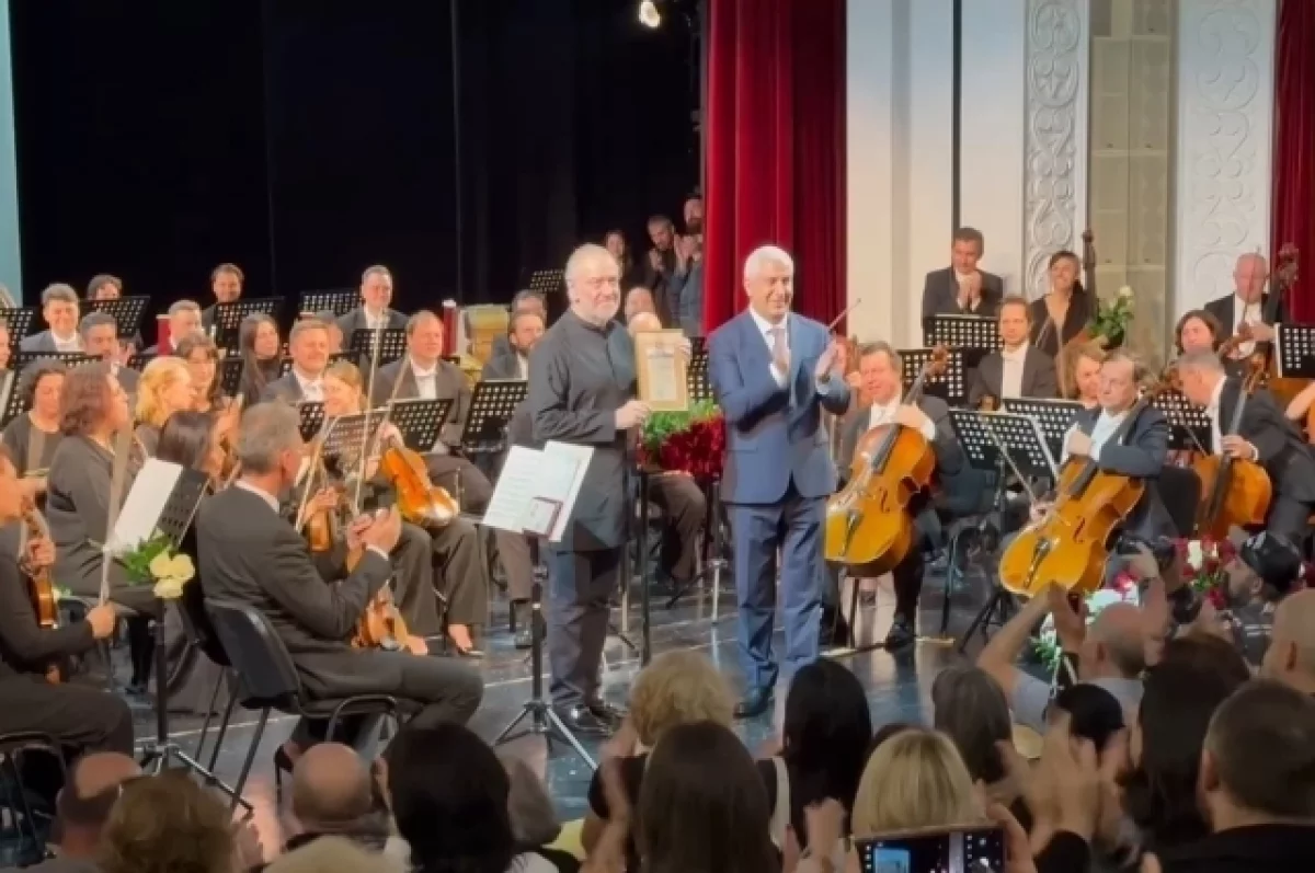 Осетинский дирижер Валерий Гергиев стал почётным гражданином Цхинвала