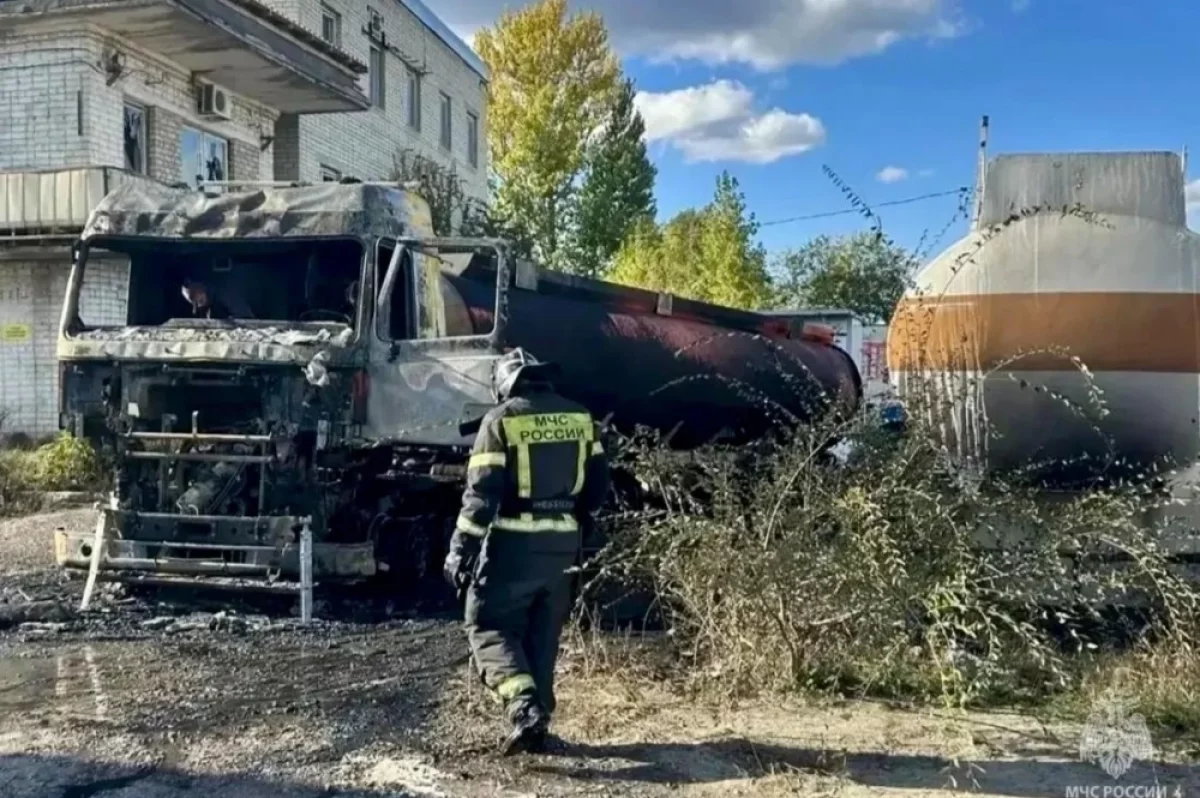 В Саратове сгорел бензовоз на Московском шоссе