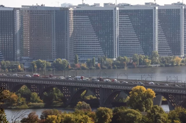 Ранним утром в киевской столице были парализованы все основные мосты.