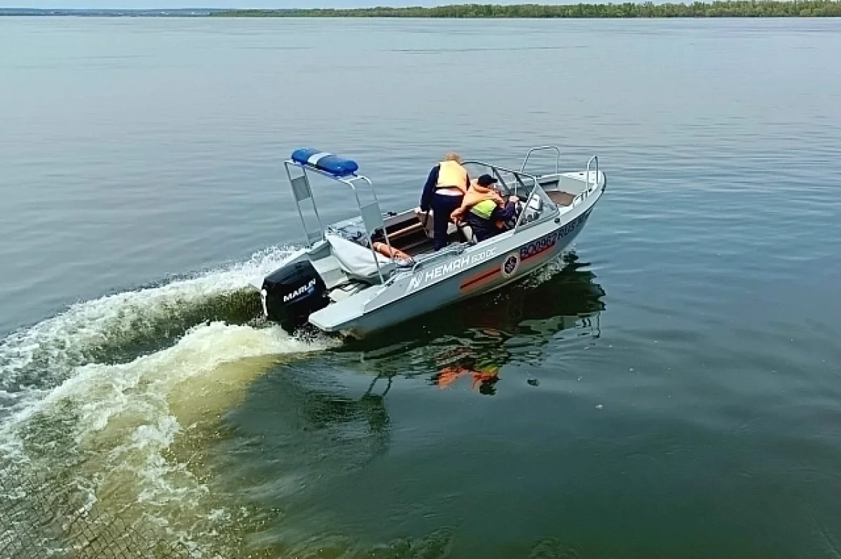 Спасатели вытащили из воды свалившегося за борт судна волгоградца