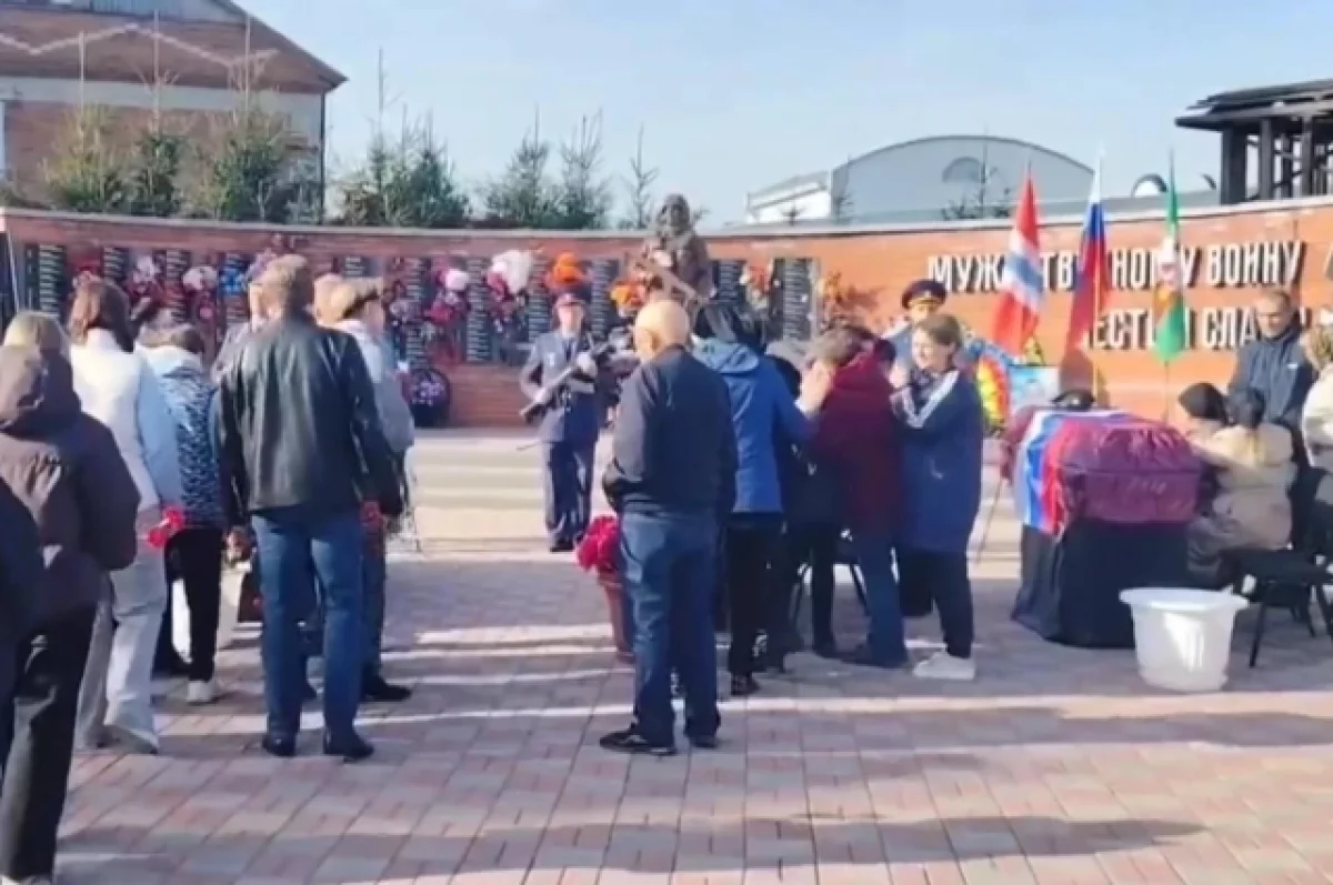 В Омской области прощаются с волонтерами, погибшими при атаке на гумконвой