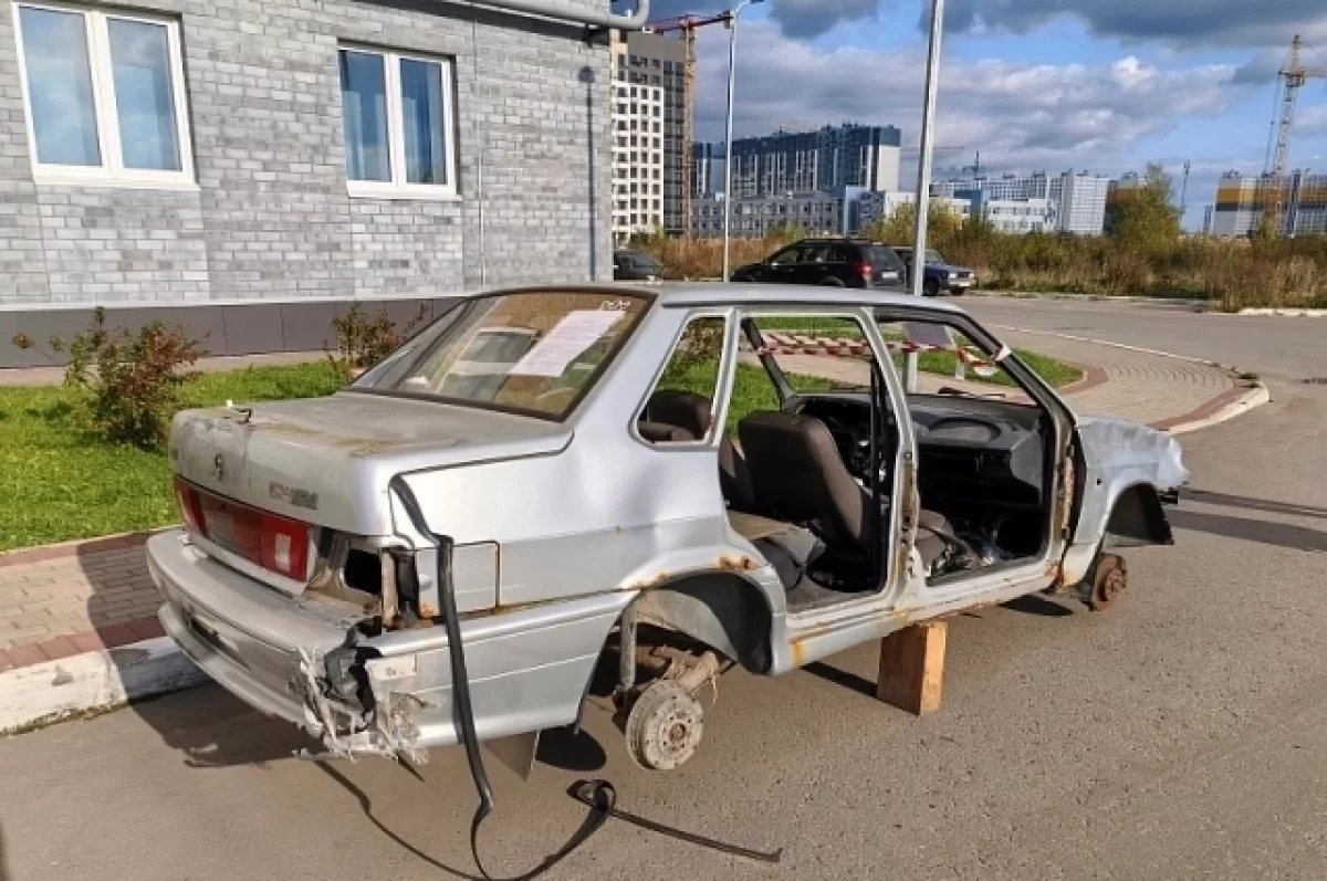 В Твери нашли машину без окон и дверей