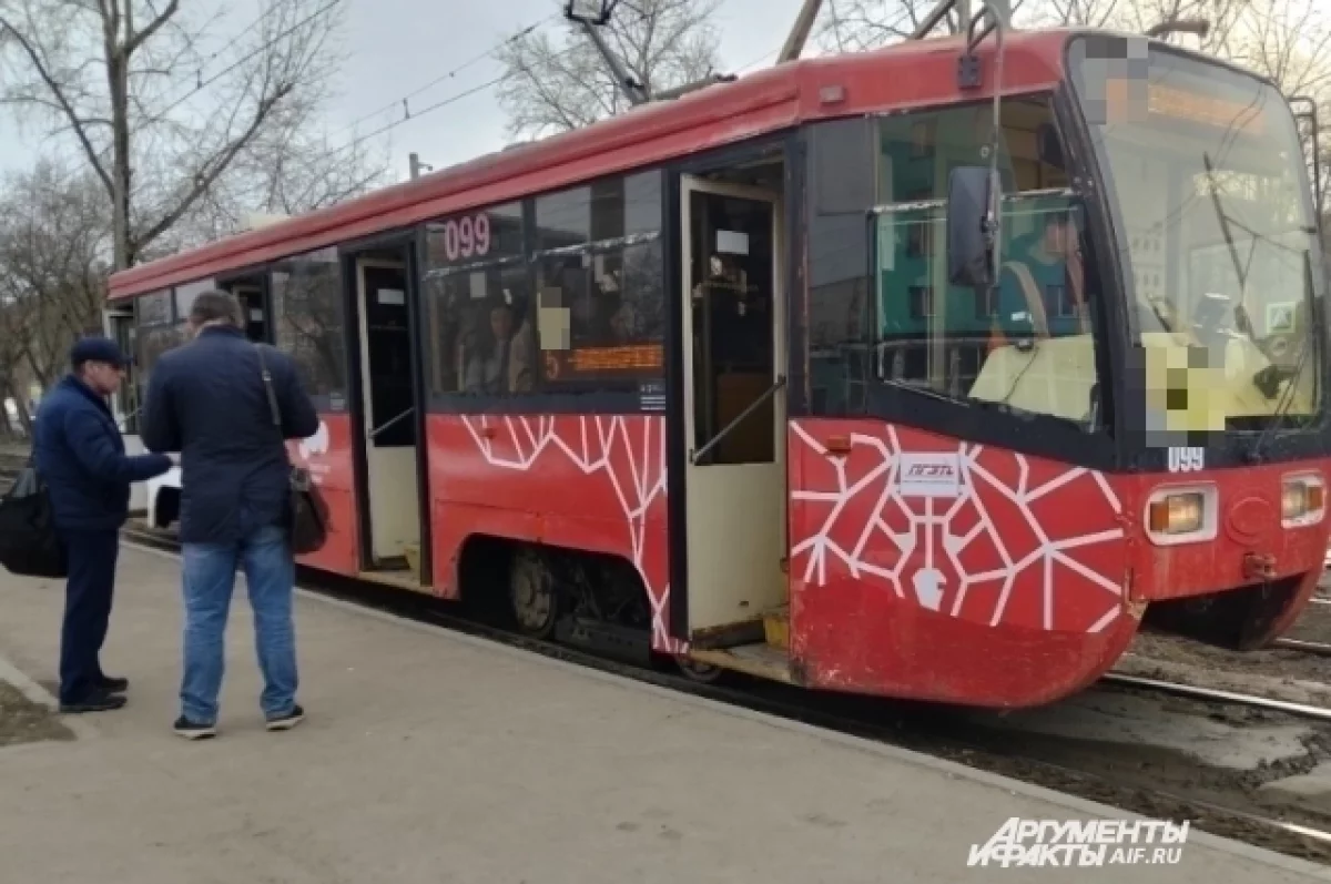 Обнародовано видео с юным зацепером на трамвае на улице Куйбышева в Перми