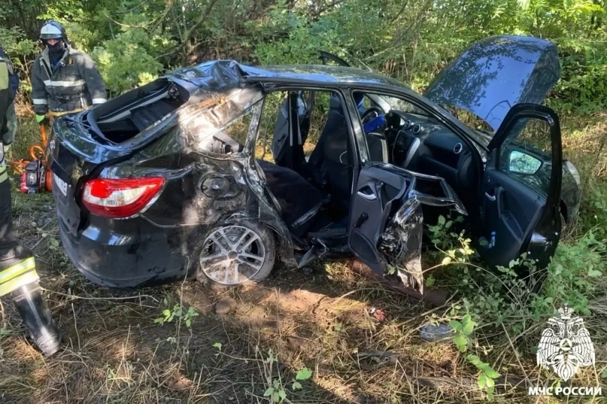 «Гранта» въехала в дерево в Северной Осетии, пострадали четыре человека