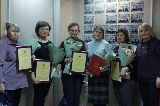 Марина Владимировна Набойкина (третья слева) становилась призёром муниципального этапа конкурса «Учитель года». 