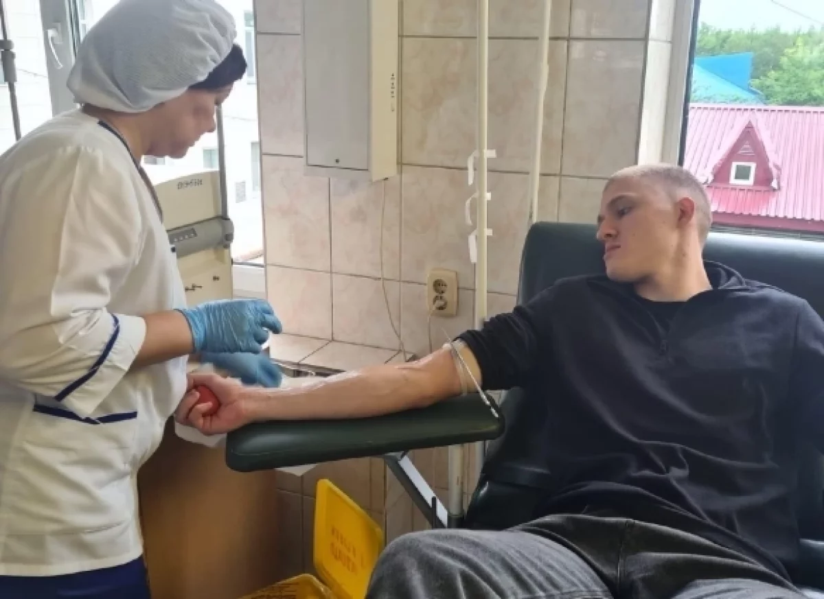 Доноров костного мозга из Иркутской области наградили медалями ФМБА