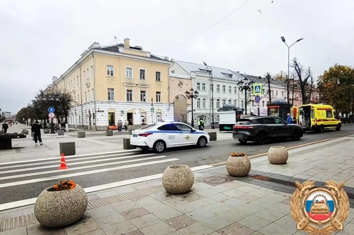 В Твери на бульваре Радищева Voyah сбил женщину на пешеходном переходе