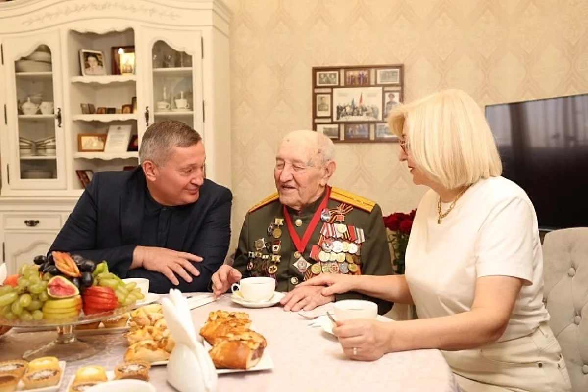 В Волгограде отметил 102-й день рождения фронтовик Евгений Рогов