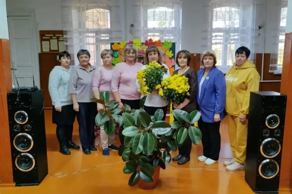 В селе Даниловка поздравили педагогов с праздником