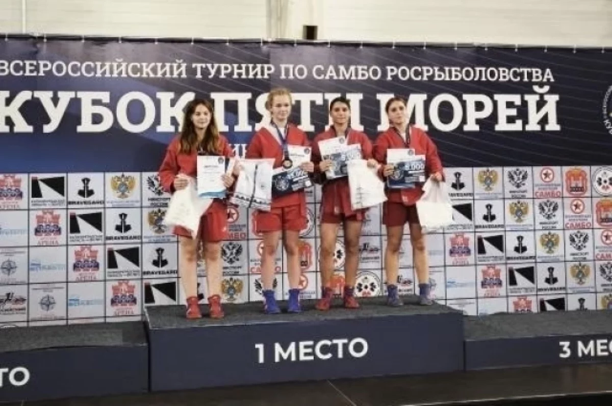 Великолукские самбистки взяли две бронзы на Кубке пяти морей