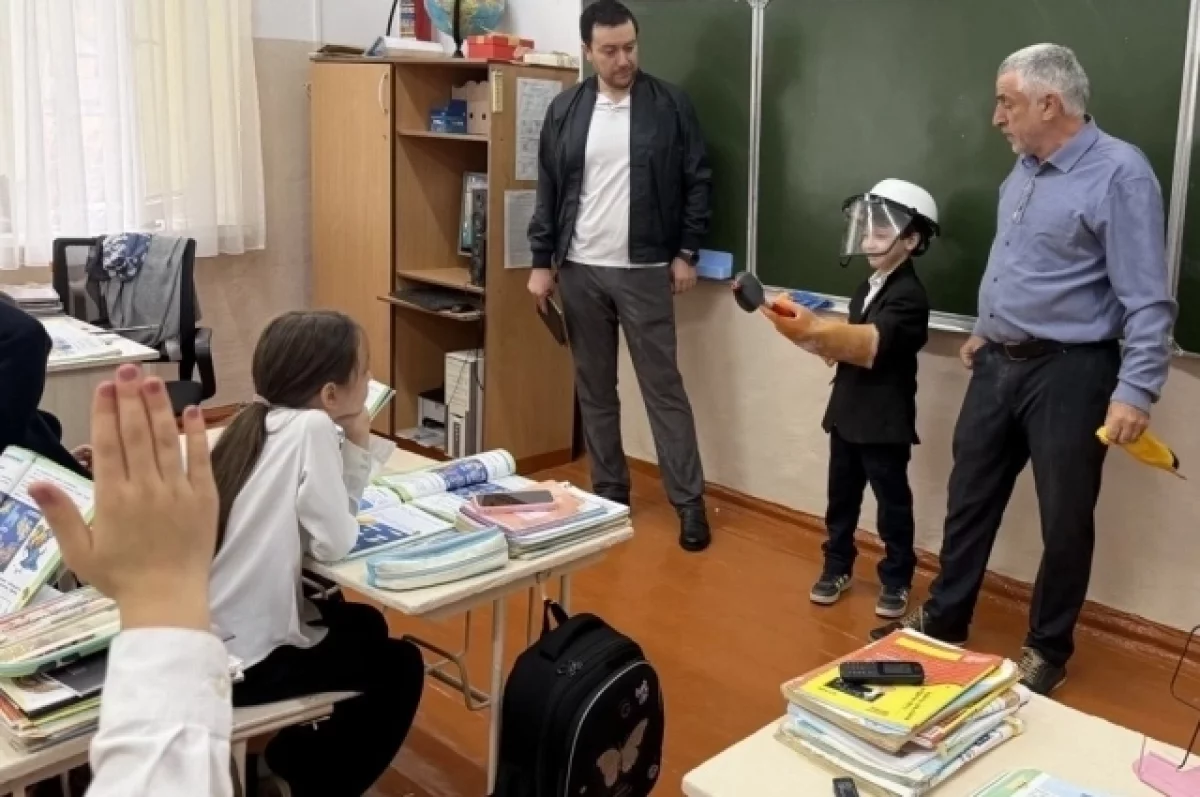 Школьникам Махачкалы рассказали, как не попасть под удар током