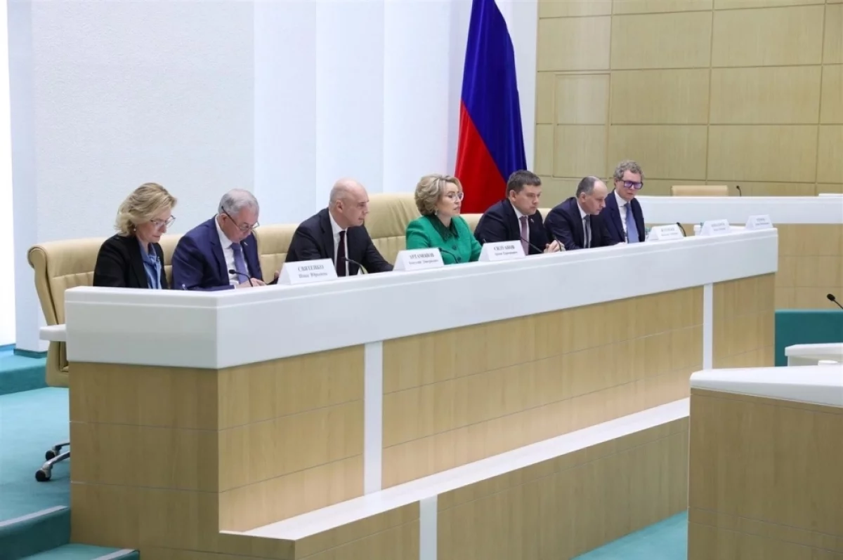 Бурлачко принял участие в парламентских слушаниях в Совете Федерации