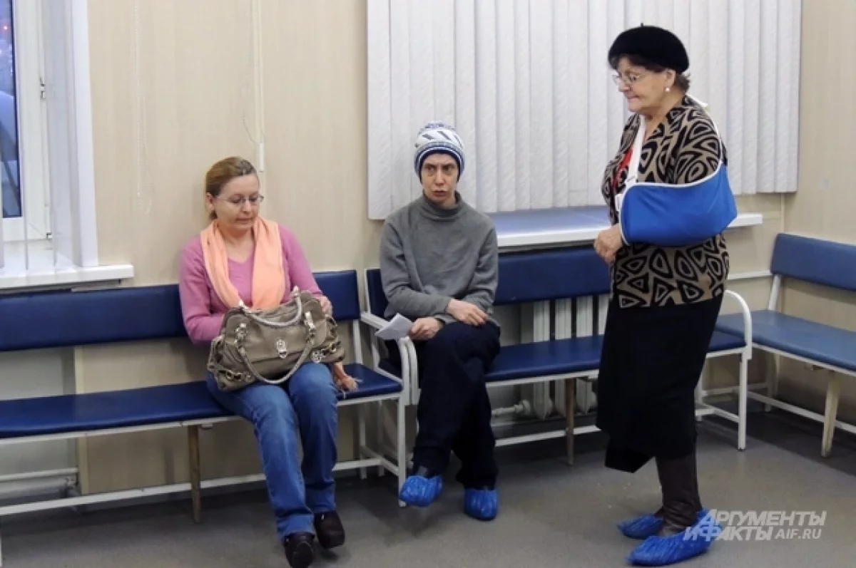 Очереди из кашляющих волгоградцев оккупировали поликлиники