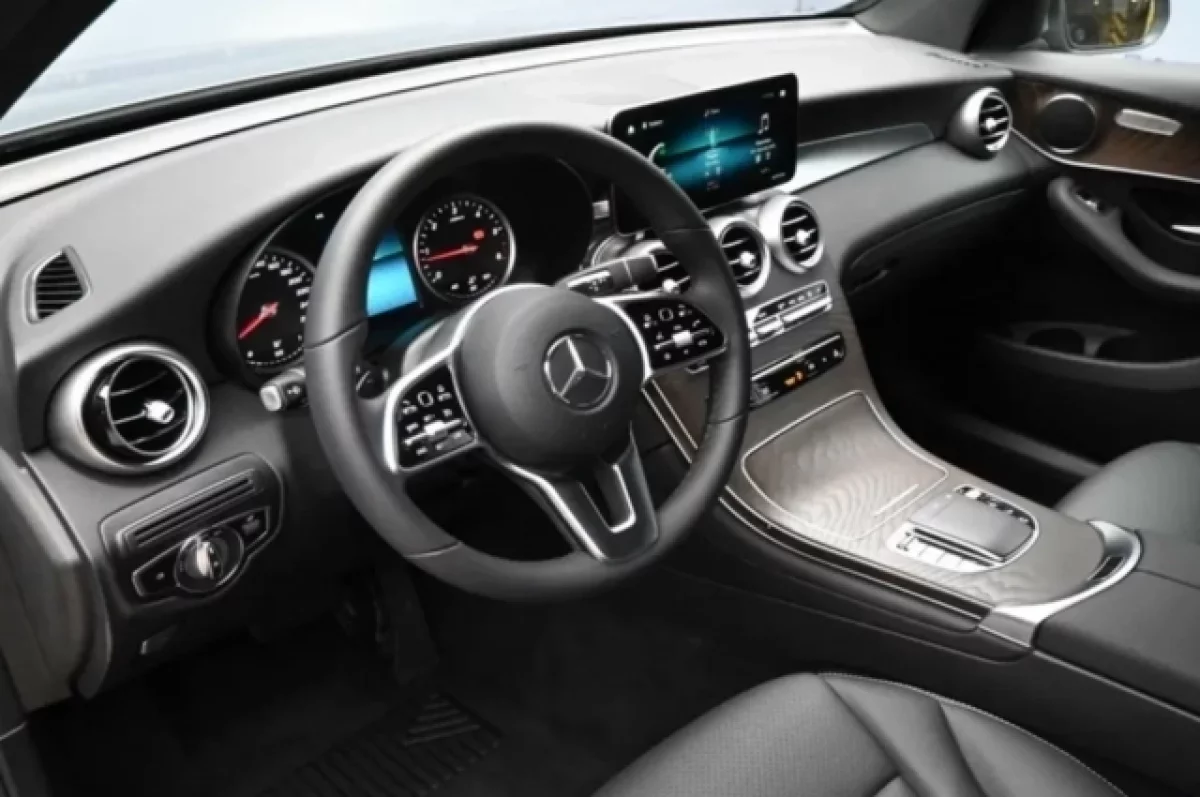 У жителя Уфы, который задолжал 12 млн рублей, изъяли Mercedes и Audi