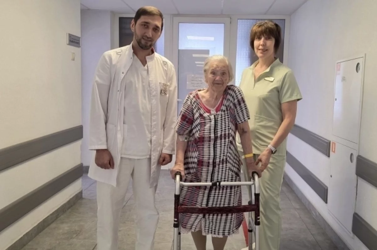 Врачи Пятигорска подняли на ноги 100-летнюю женщину с переломом шейки бедра