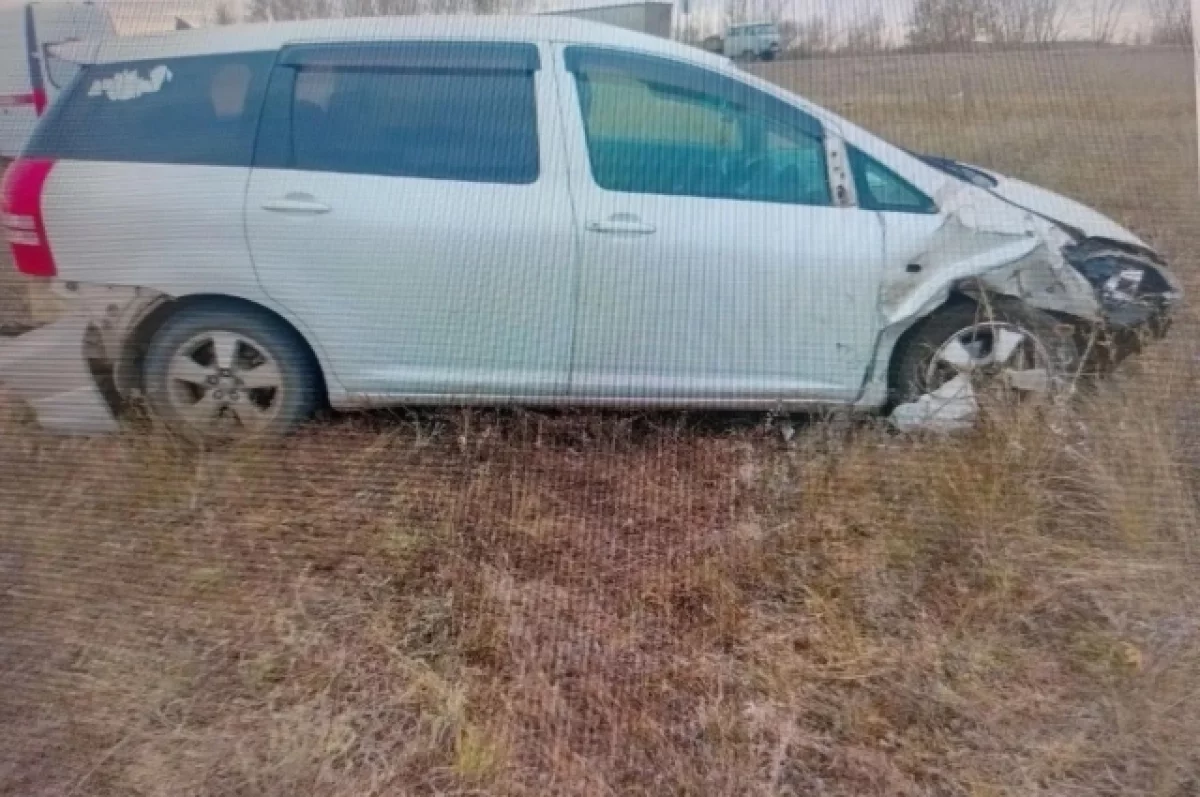 Автомобиль Toyota Wish перевернулся на федеральной трассе в Забайкалье