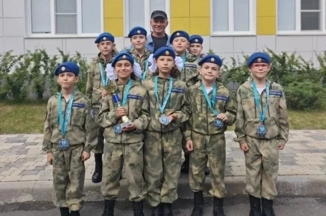 Школа №75 долгое время была единственной в стремительно растущем и развивающемся ростовском микрорайоне Суворовском.