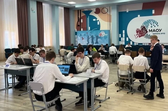 Ресурсная база IT-полигона школы позволяет ребятам разрабатывать научно-исследовательские проекты и с головой погружаться в мир технологий.